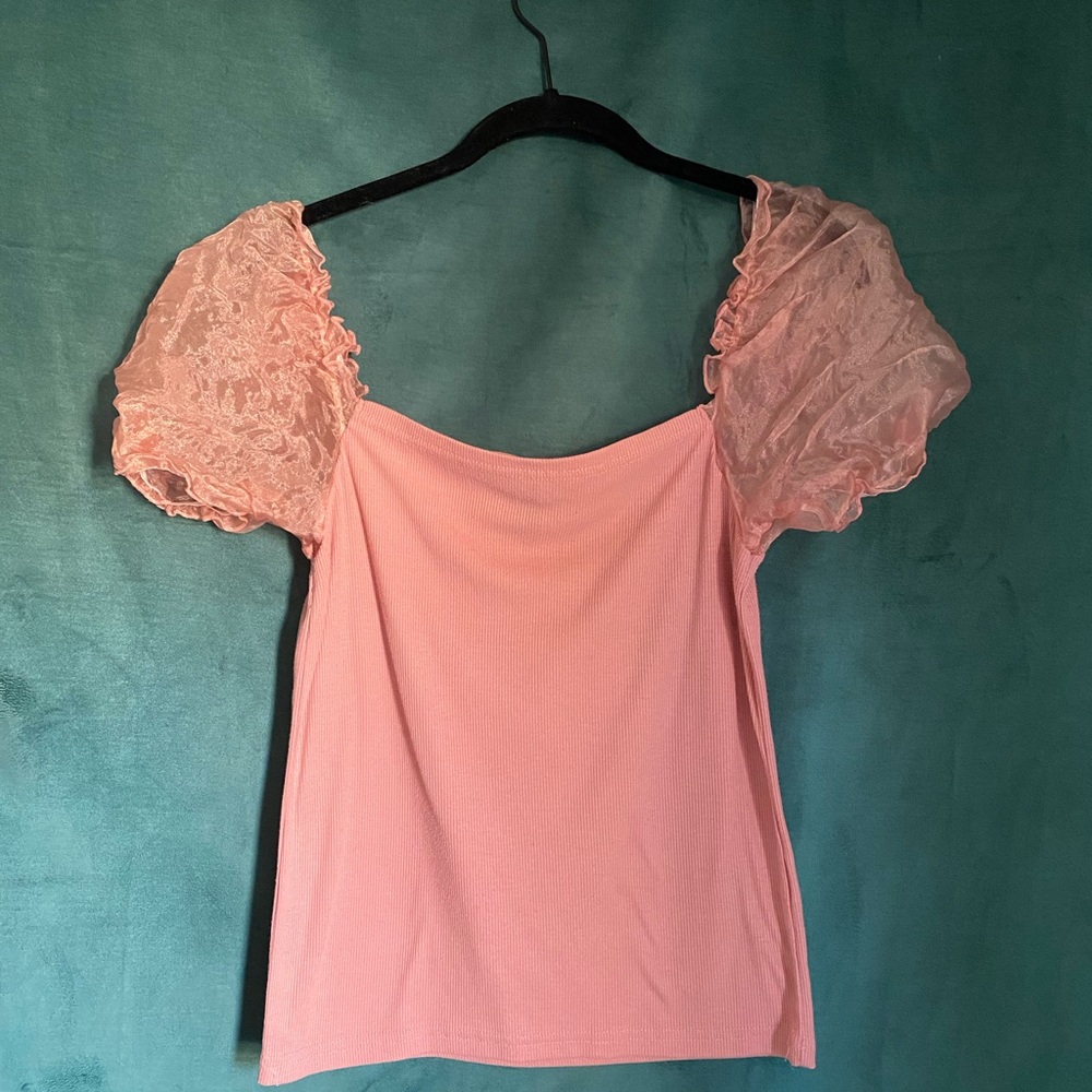 Pink Top with Puffy shoulder sleeves 💕